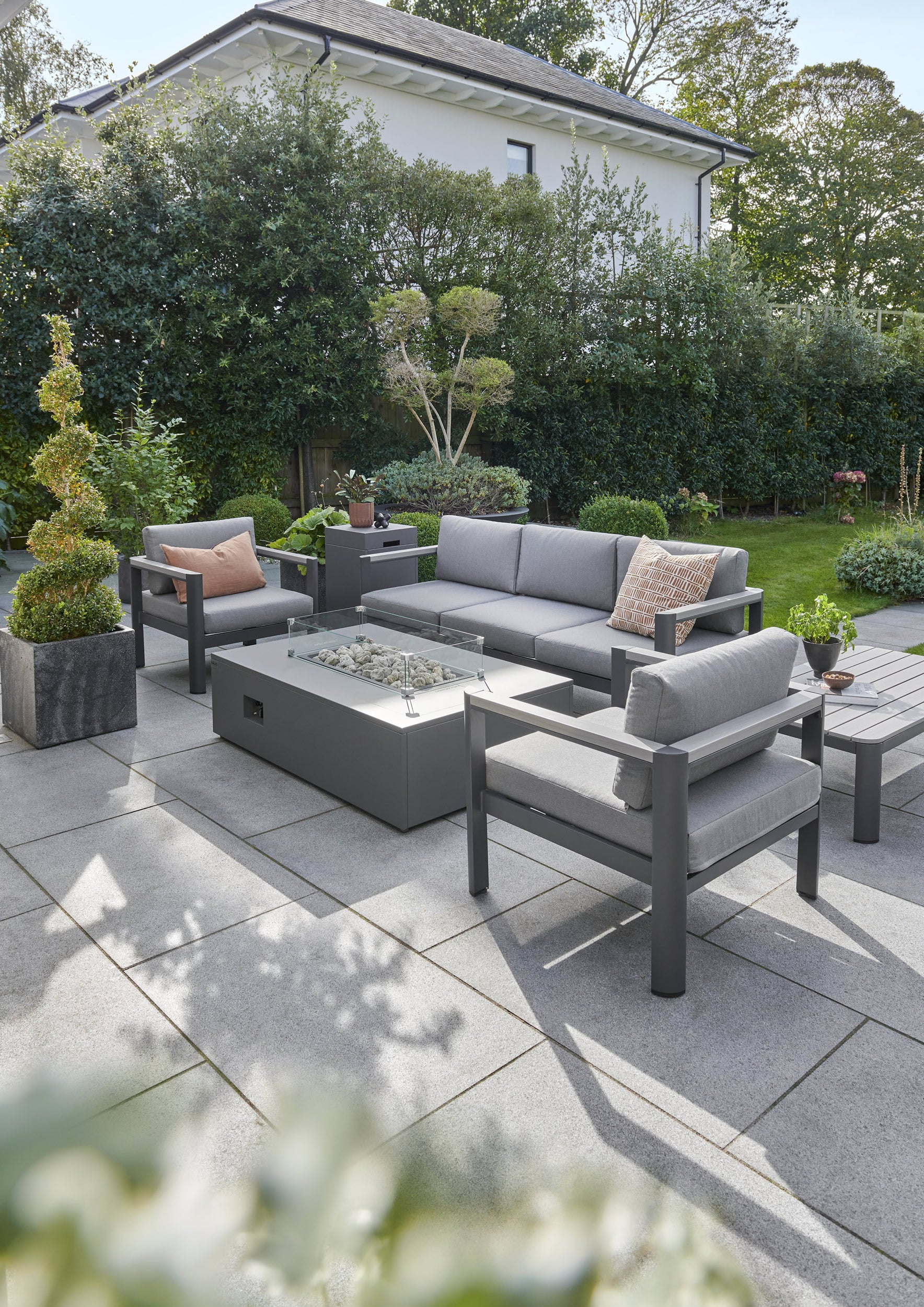 LOGOS FIRE TABLE + QUATTRO POD（STAND）SET Universal Fire Pit Coffee Table 132x85cm | Kettler – Kettler GB