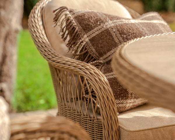 Sahara 4 Seat Dining Set with 120cm Round Table Includes Parasol & base